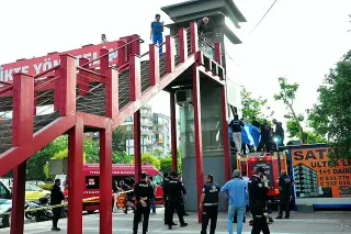 Manisa'da Üst Geçit Asansöründe Sıkışan Genç Hayatını Kaybetti