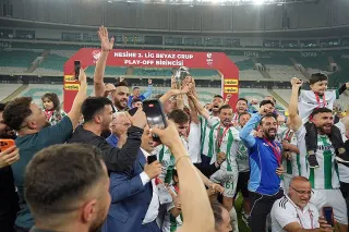 Muğlaspor, penaltılarla 1. Lig'e yükseldi