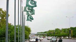 Pakistan'da Bombalı Araç Saldırısı: 12 Polis Hayatını Kaybetti