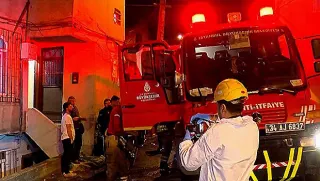 Sakarya Mahallesi'nde 3 Katlı Binada Yangın: 4 Yaralı