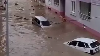 Samsun'da Sağanak Sele Dönüştü: Ev ve İş Yerleri Sular Altında Kaldı