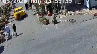 Şişli'de Geri Manevra Yapan Taksiden Yola Düşen Kadın Altında Kaldı