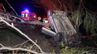 Sivas'ta Ağaca Çarpan Otomobilde 1 Kişi Hayatını Kaybetti, 4 Kişi Yaralandı