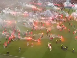 Slavia Prag-Sparta Prag derbisinde olaylar çıktı: Maç yarıda kaldı
