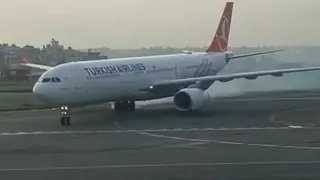 THY uçağında iniş takımlarında duman paniği: Yolcular tahliye edildi