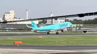 Uçak Pilotu Şiddetli Rüzgar Nedeniyle Pistten Dönmek Zorunda Kaldı