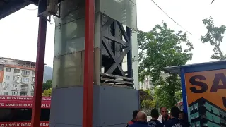 Üst Geçitte Asansör Kazası: 24 Yaşındaki Genç Hayatını Kaybetti