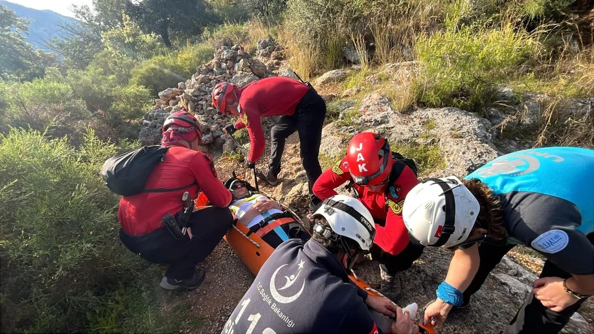 Fethiye'de Yürüyüş Sırasında Ayağı Kırılan Kadın Kurtarıldı
