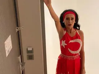 Yıldız Tilbe'den Milli Takım Marşı Açıklaması: 'Ben Küfürlü Yaparım, Okuyamazsınız'